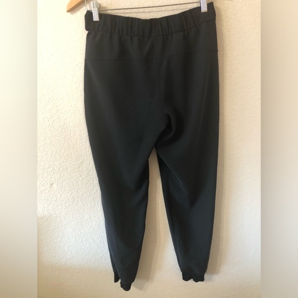 Lululemon Womens on the Fly Jogger in Black - Size 6 - Picture 5 of 9